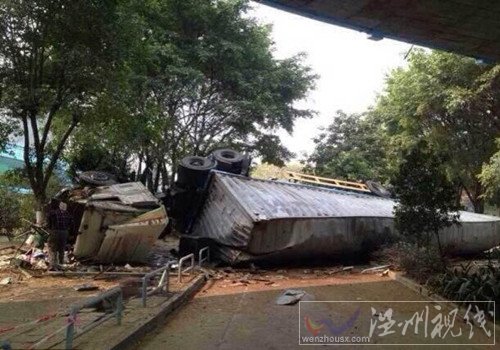 海八路桂江立交貨車墜橋事件