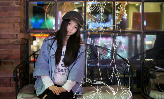 女孩約會(huì)二次元男友創(chuàng)意照片