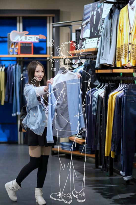 女孩約會(huì)二次元男友創(chuàng)意照片