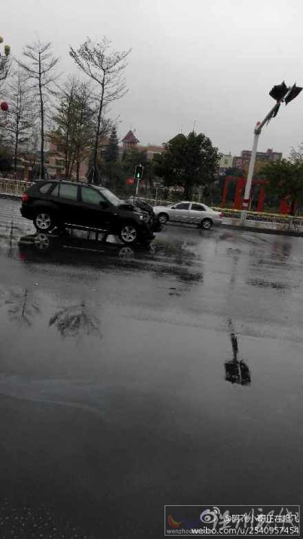 泉州石獅路口發生交通事故