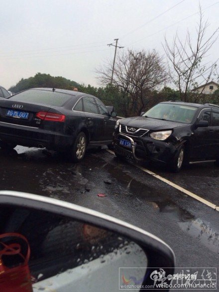 常德長張高速發(fā)生追尾車禍