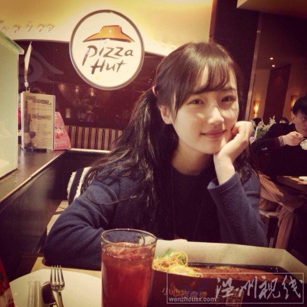 校服女孩高晴圖片