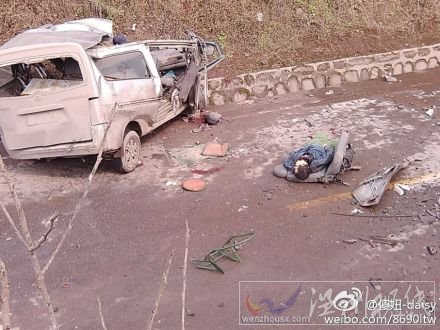 面包車內5人遇難