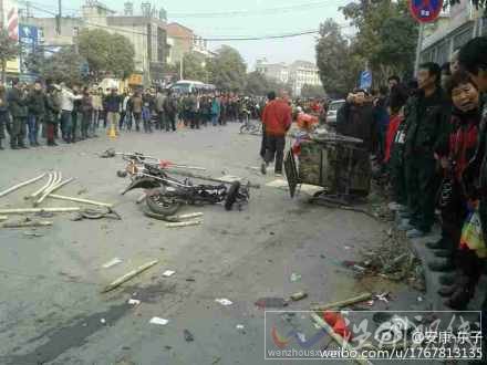 車禍現(xiàn)場一片狼藉
