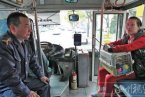 女乘客帶狗上車 溫州42路公交司機熄火不開