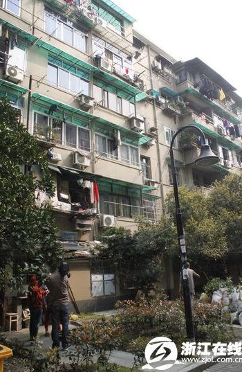 雙胞胎姐妹跳樓