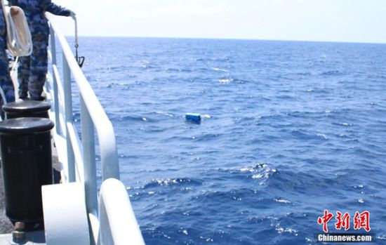 綿陽(yáng)艦發(fā)現(xiàn)可疑漂浮物