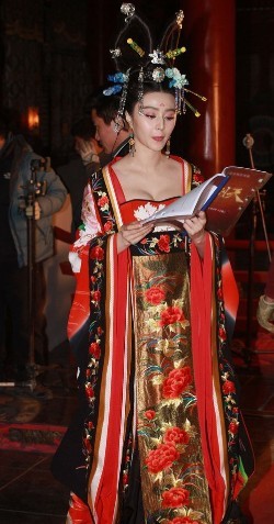 范冰冰《武則天》性感唐裝