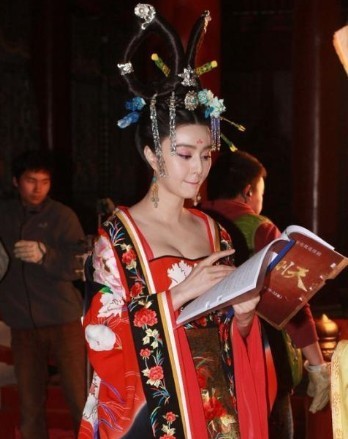 范冰冰《武則天》性感唐裝