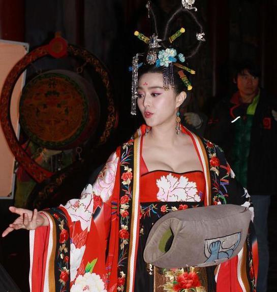 范冰冰《武則天》性感唐裝
