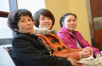 陳月靜找到親生母親葉月連 失散21年的母女相認竟是