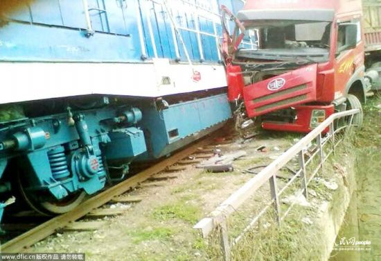 洛陽(yáng)貨車撞火車