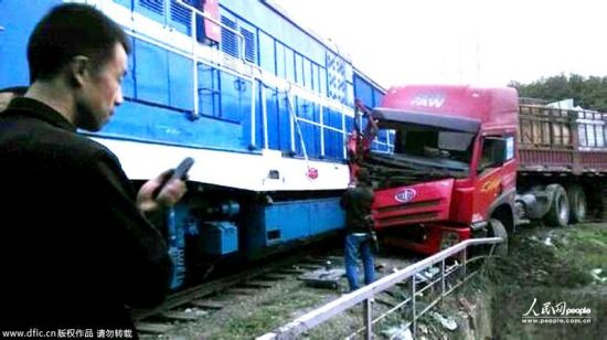 洛陽(yáng)貨車撞火車