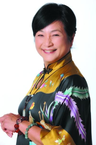 68歲鄭佩佩美國生活20年懷孕8次 離婚后回香港發展