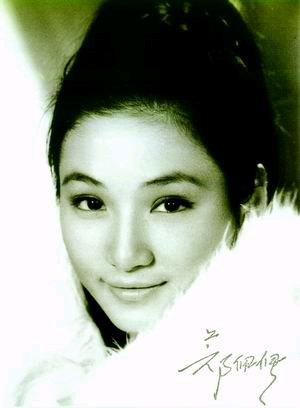 鄭佩佩年輕照片 鄭佩佩年輕的時候是個大美人