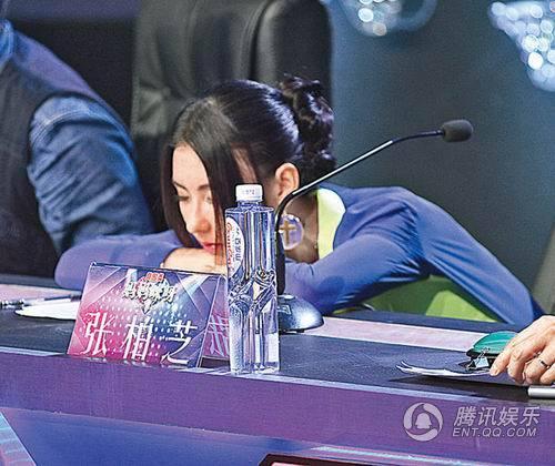 張柏芝錄節目睡著了