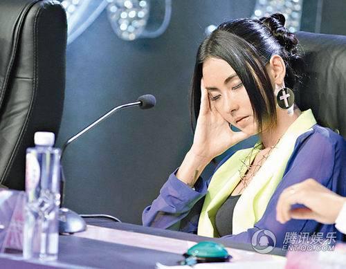 張柏芝錄節目睡著了