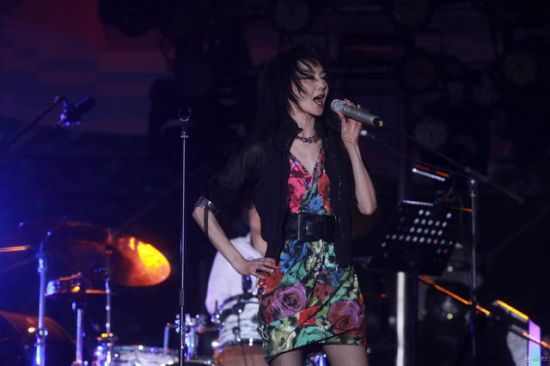 草莓音樂節(jié)張曼玉唱搖滾