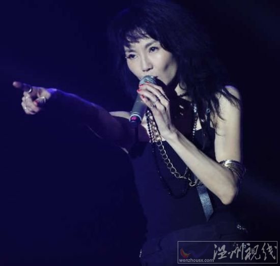 張曼玉唱歌跑調(diào)：2014上海草莓音樂節(jié)張曼玉唱歌圖片