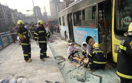 宜賓公交車自燃
