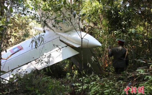 老撾軍機墜毀