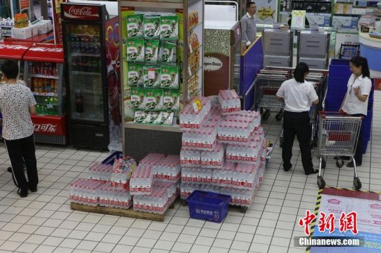 富春江水污染杭州市民擔心杭州停水忙囤水