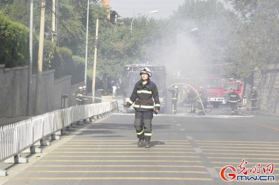 北京香山公交車自燃