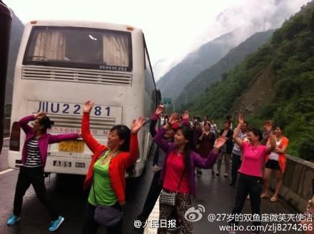 大媽高速廣場舞解悶