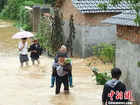衢州暴雨：黃家村被淹，800多戶農(nóng)戶被轉(zhuǎn)移