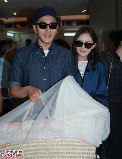 楊冪生女兒糯米后出院的照片