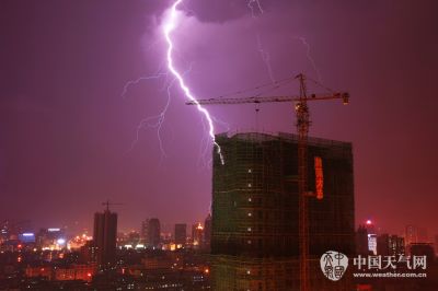 南寧雷陣雨:南寧夜空的閃電