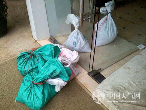 威馬遜逼近 海南東環高鐵停運機場航班取消