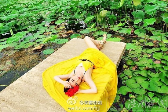 芙蓉姐姐變美艷荷花仙子