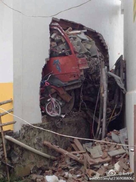 蒼南富源村車禍現(xiàn)場圖片