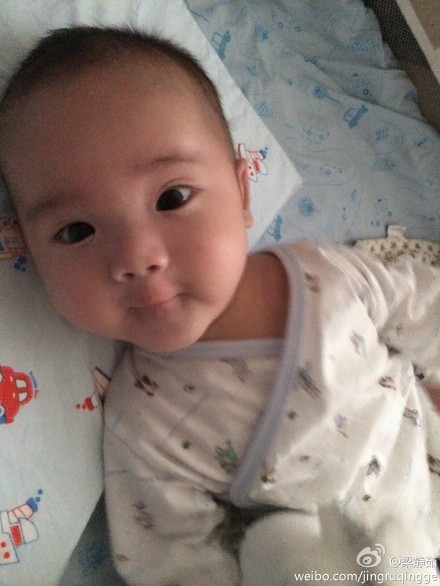 梁靜茹爸爸節(jié)曬兒子照片