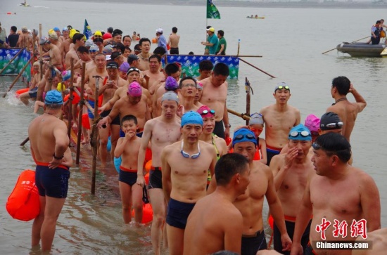 2014年橫渡錢塘江現場圖片