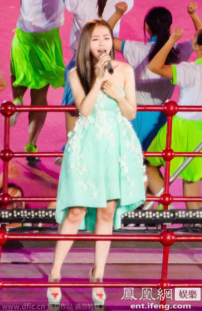 金秀賢現(xiàn)身南京青奧會開幕式彩排