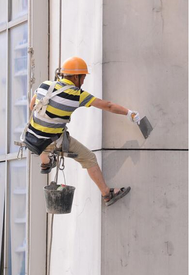 菜刀插入大樓外墻