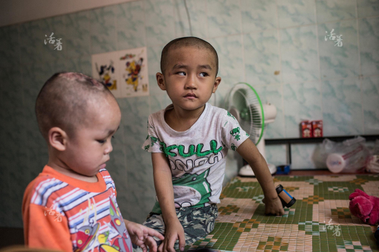 三姐弟長期受父親虐待