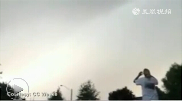 女兒錄下母親被雷擊中全程