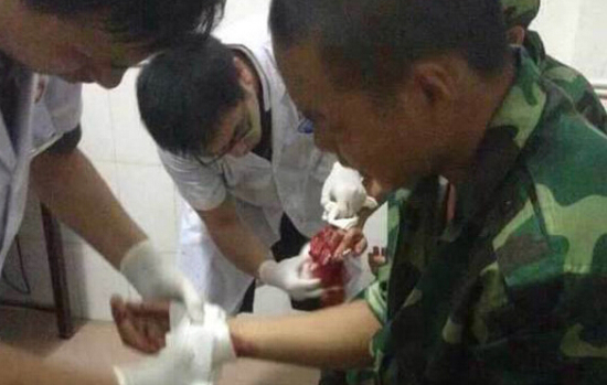 皇倉中學軍訓教官打人