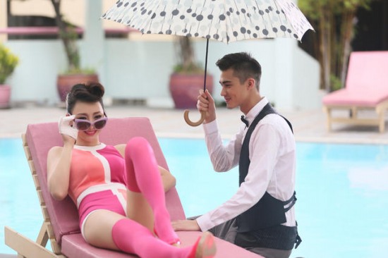 柳巖粉色泳衣拍攝《男神》MV