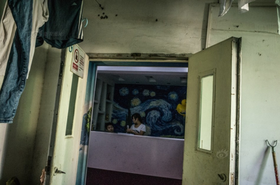 武漢高校旁的開房大廈