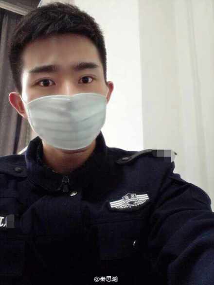 成都最帥交警秦思瀚