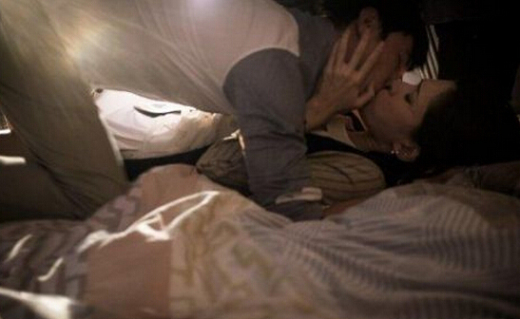 阮經天女友拍床戲