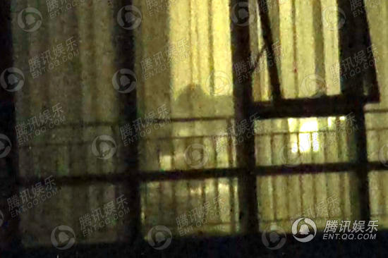 鋒菲公寓親吻畫面