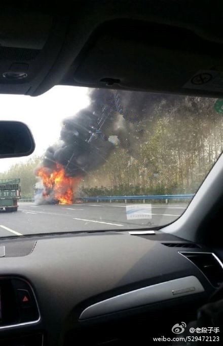 京港澳客車起火