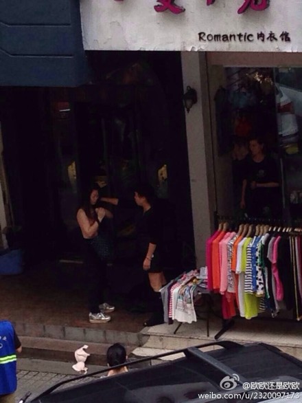 溫州人民路女小偷被扒光衣服