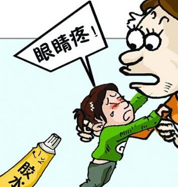 3歲男孩將502膠水滴進(jìn)眼睛