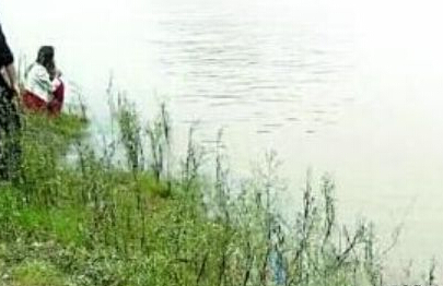 前女友和現(xiàn)女友同時跳江該救誰